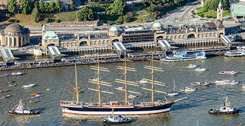 Viermasterbark Peking Landungsbrücken Hamburg